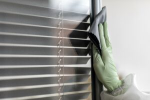 schimmel bei fenster